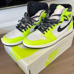 Nike air jordan 1 retro high og volt & black sail